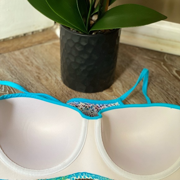 Women’s Venus bikini top. Size D - Picture 6 of 8